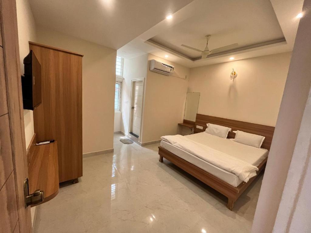 Seema Palace Inn 1 Km From Railwaystaion マイソール エクステリア 写真