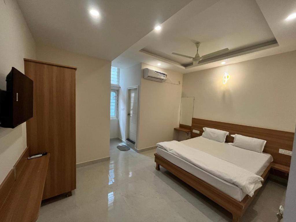 Seema Palace Inn 1 Km From Railwaystaion マイソール エクステリア 写真