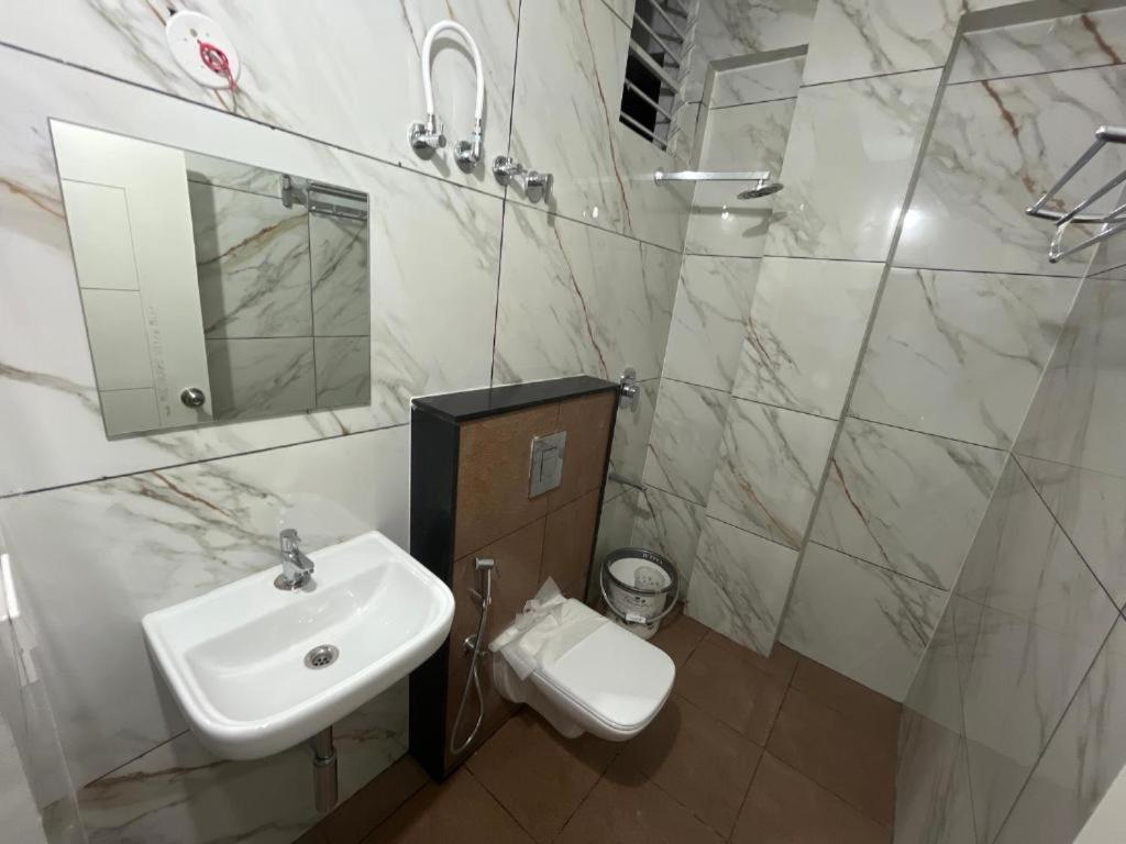 Seema Palace Inn 1 Km From Railwaystaion マイソール エクステリア 写真