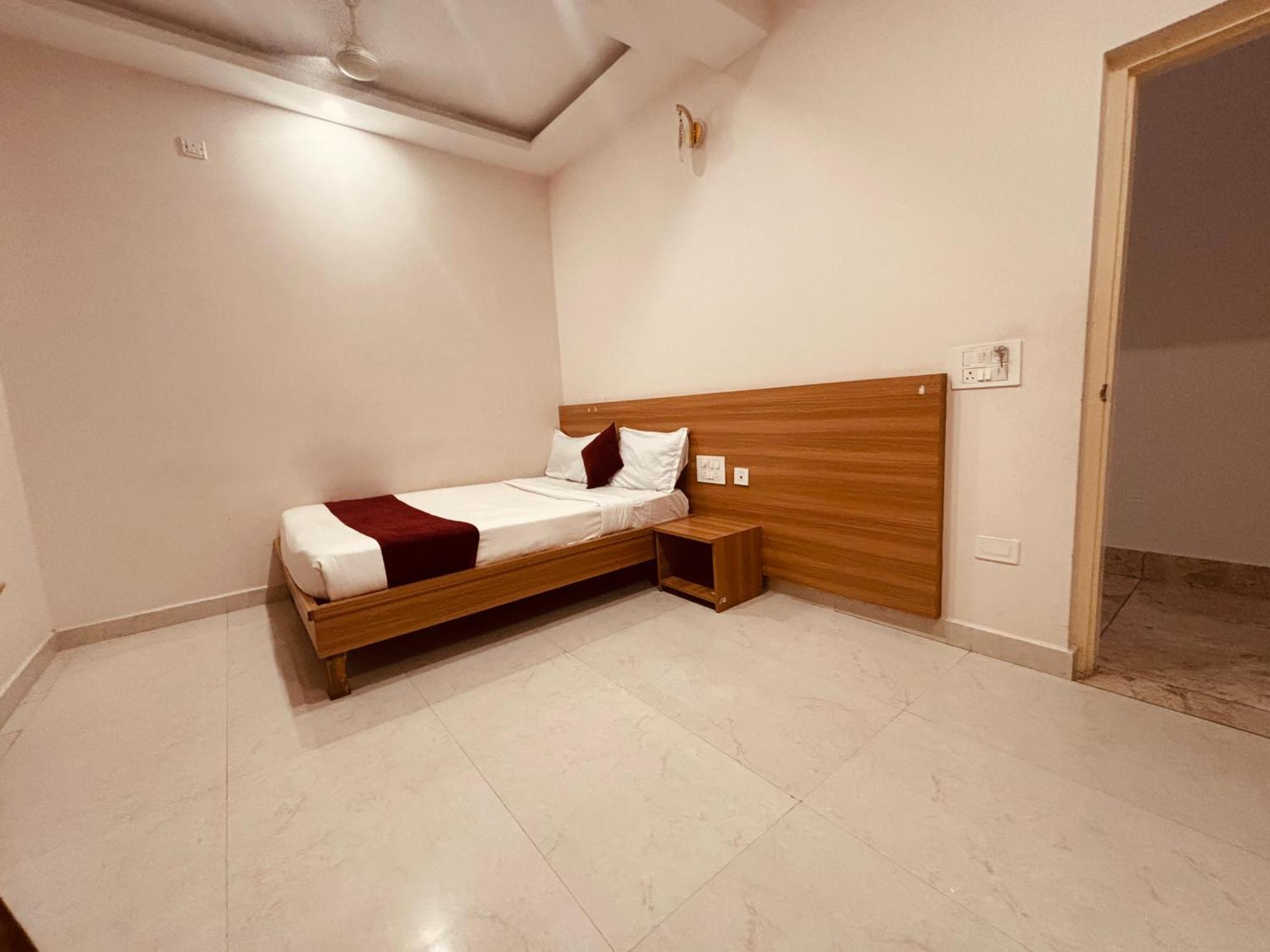 Seema Palace Inn 1 Km From Railwaystaion マイソール エクステリア 写真