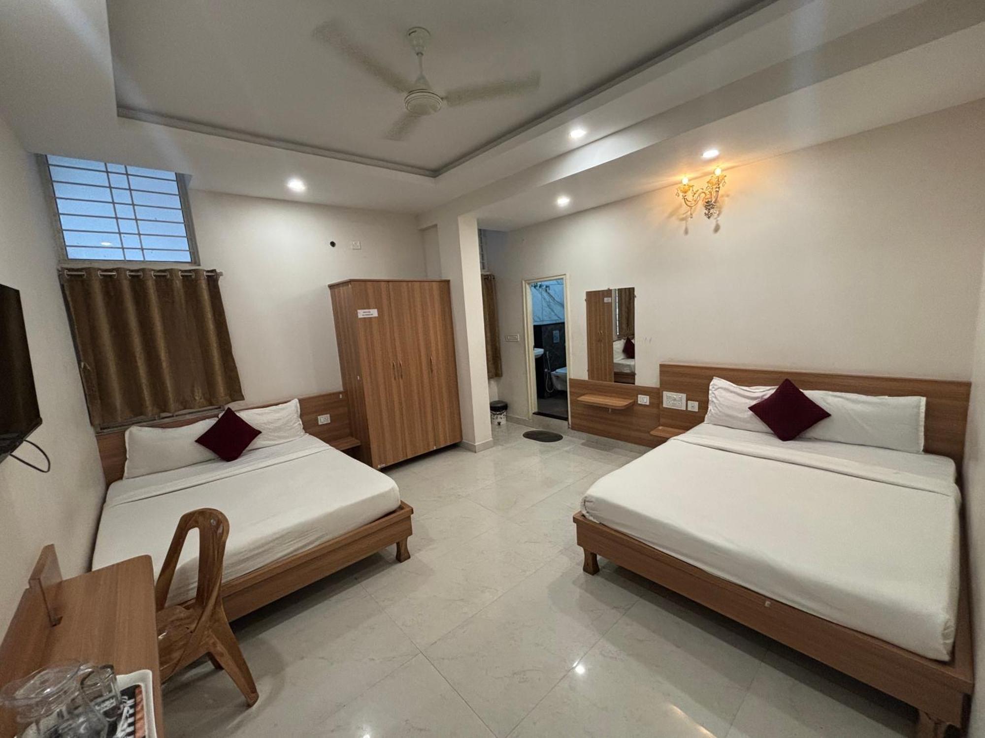 Seema Palace Inn 1 Km From Railwaystaion マイソール エクステリア 写真